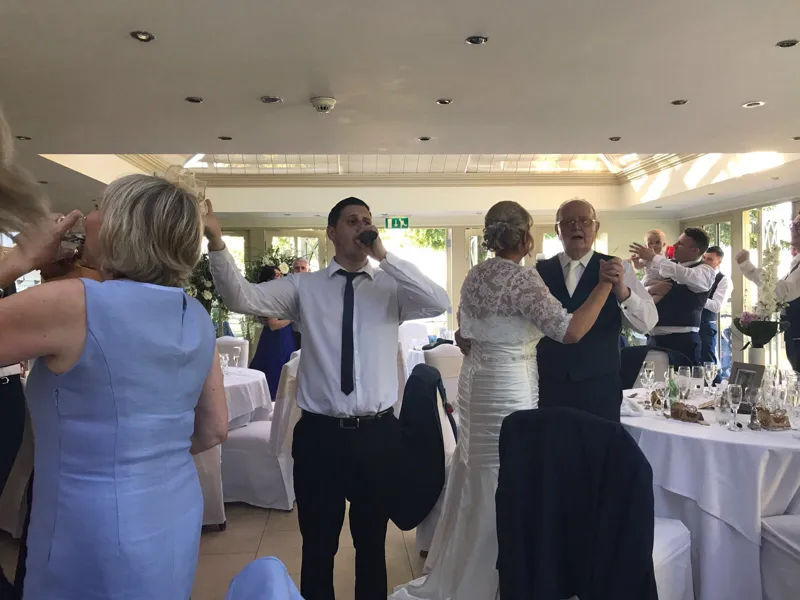 Solo Singing Waiters act